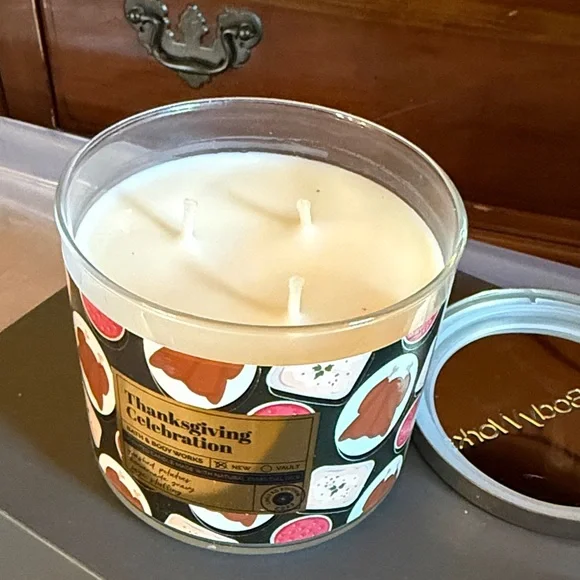 Bath & Body Works Thanksgiving Celebration Candle - Gold, Brown, White - Picture 2 of 3